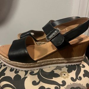 Black wedges